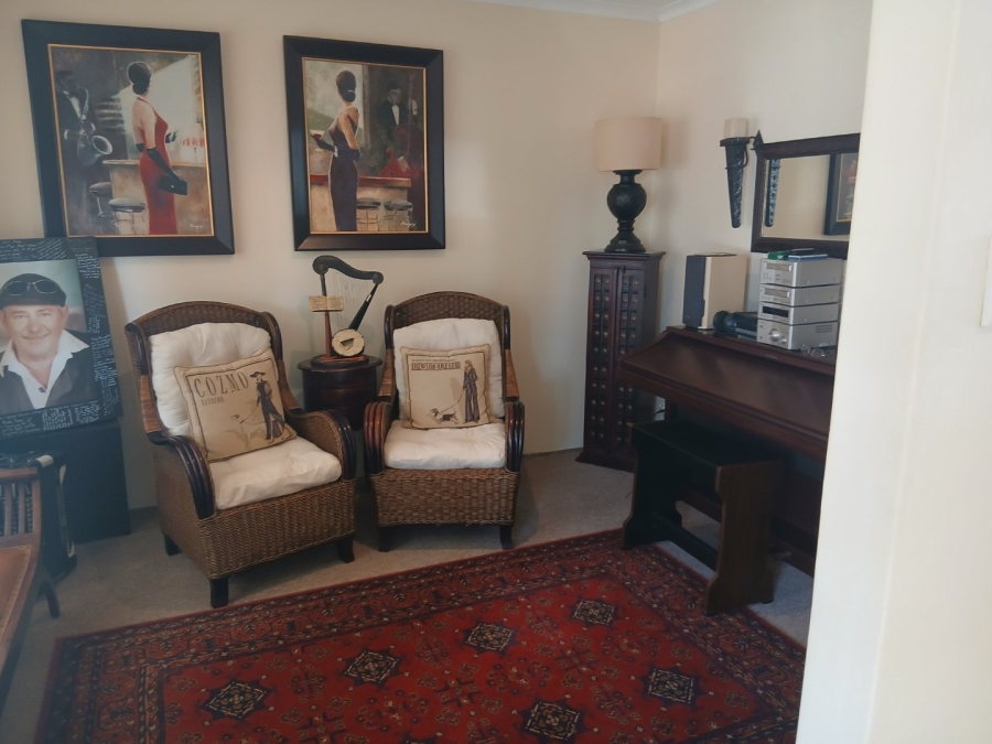 5 Bedroom Property for Sale in Wavecrest Eastern Cape